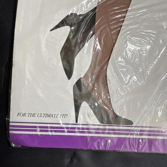 On The Go Hosiery Control Top Pantyhose Panty Hose Stockings Size 2 Nude New - Picture 9 of 11